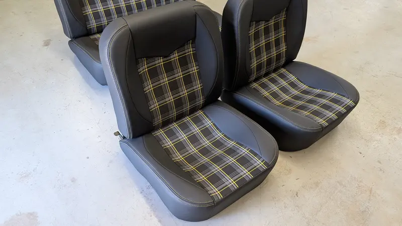 Titan 22" Universal Bucket Seat Set 1